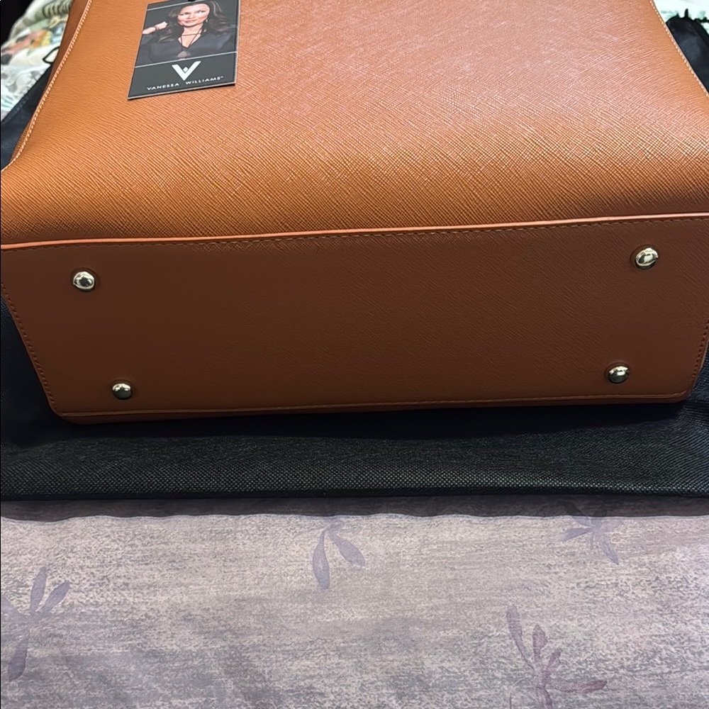 Vanessa Williams Lush Large Tan Tote Bag - Picture 3 of 6